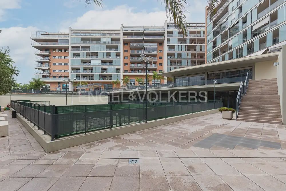 1 bedroom Flat for rent in Paterna with pool garage - € 1,400 (Ref: 9968631)