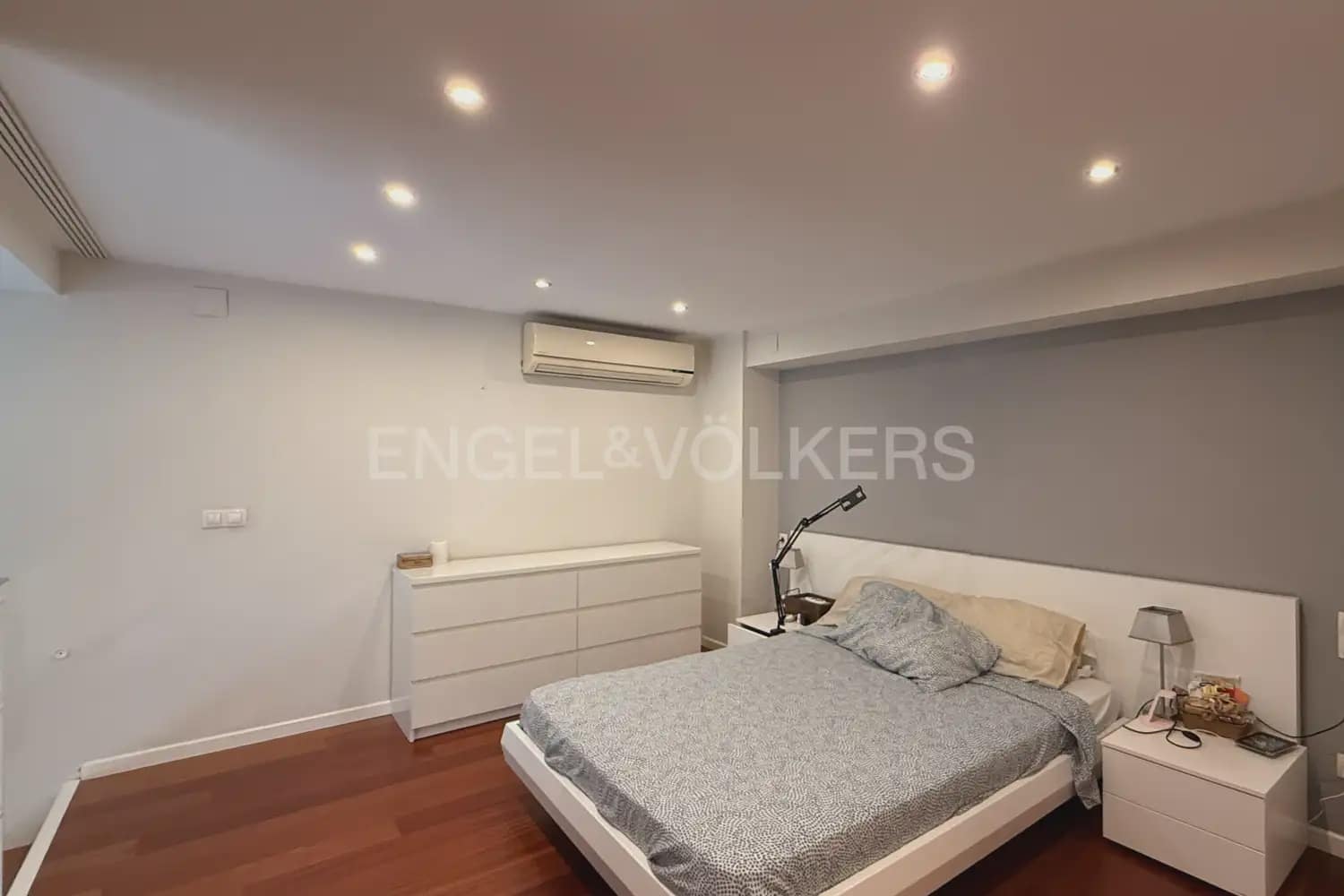 1 bedroom Flat for rent in Paterna with pool garage - € 1,400 (Ref: 9968631)