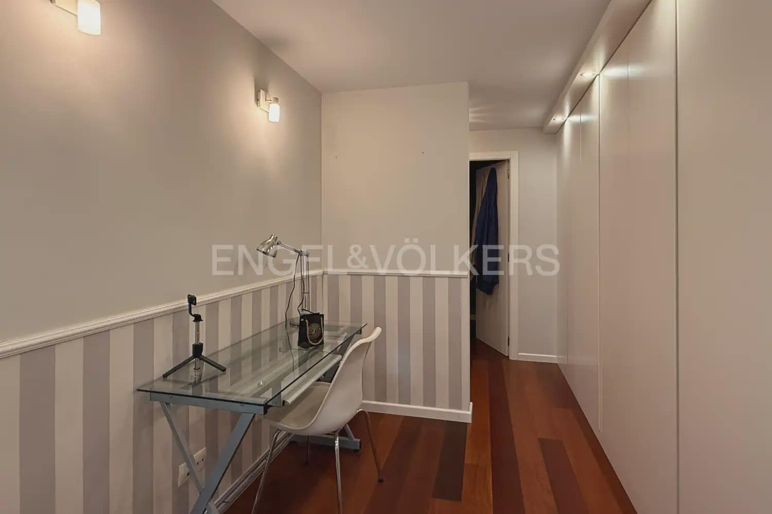 1 bedroom Flat for rent in Paterna with pool garage - € 1,400 (Ref: 9968631)