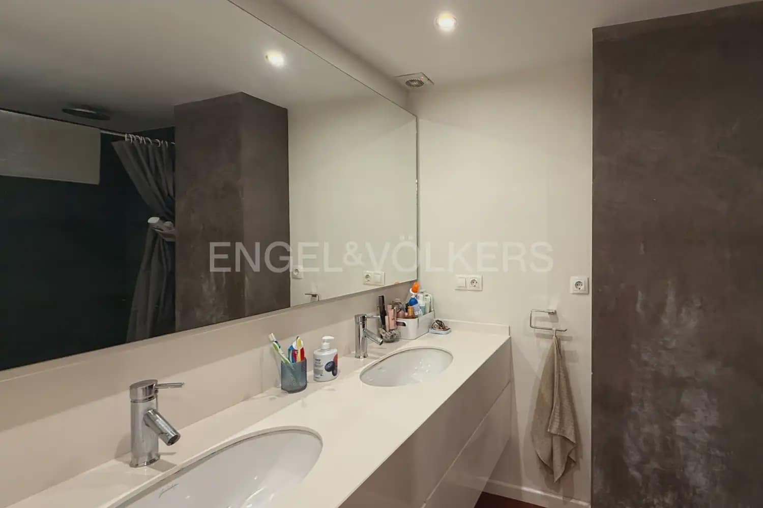 1 bedroom Flat for rent in Paterna with pool garage - € 1,400 (Ref: 9968631)