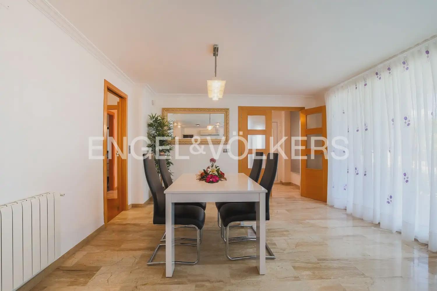 4 soverom Villa til salgs i Riba-roja de Turia med garasje - € 450 000 (Ref: 9968632)