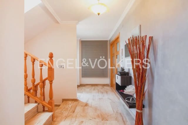 4 soverom Villa til salgs i Riba-roja de Túria med garasje - € 450 000 (Ref: 9968632)