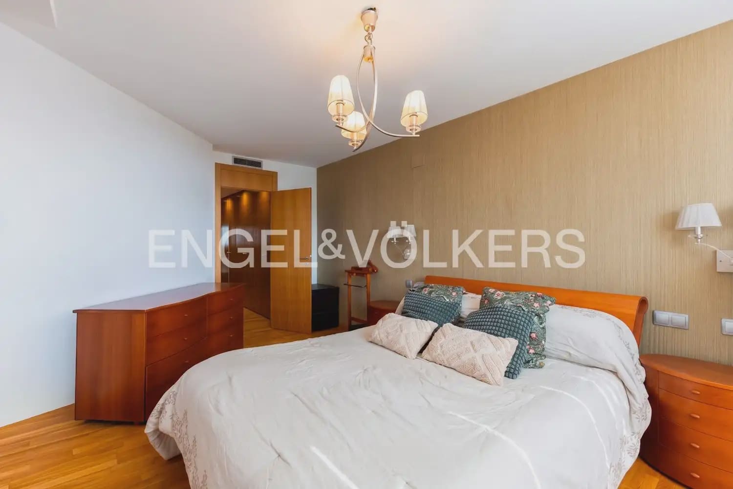 4 soveværelse Lejlighed til salg i Castello de la Plana med garage - € 720.000 (Ref: 9968878)