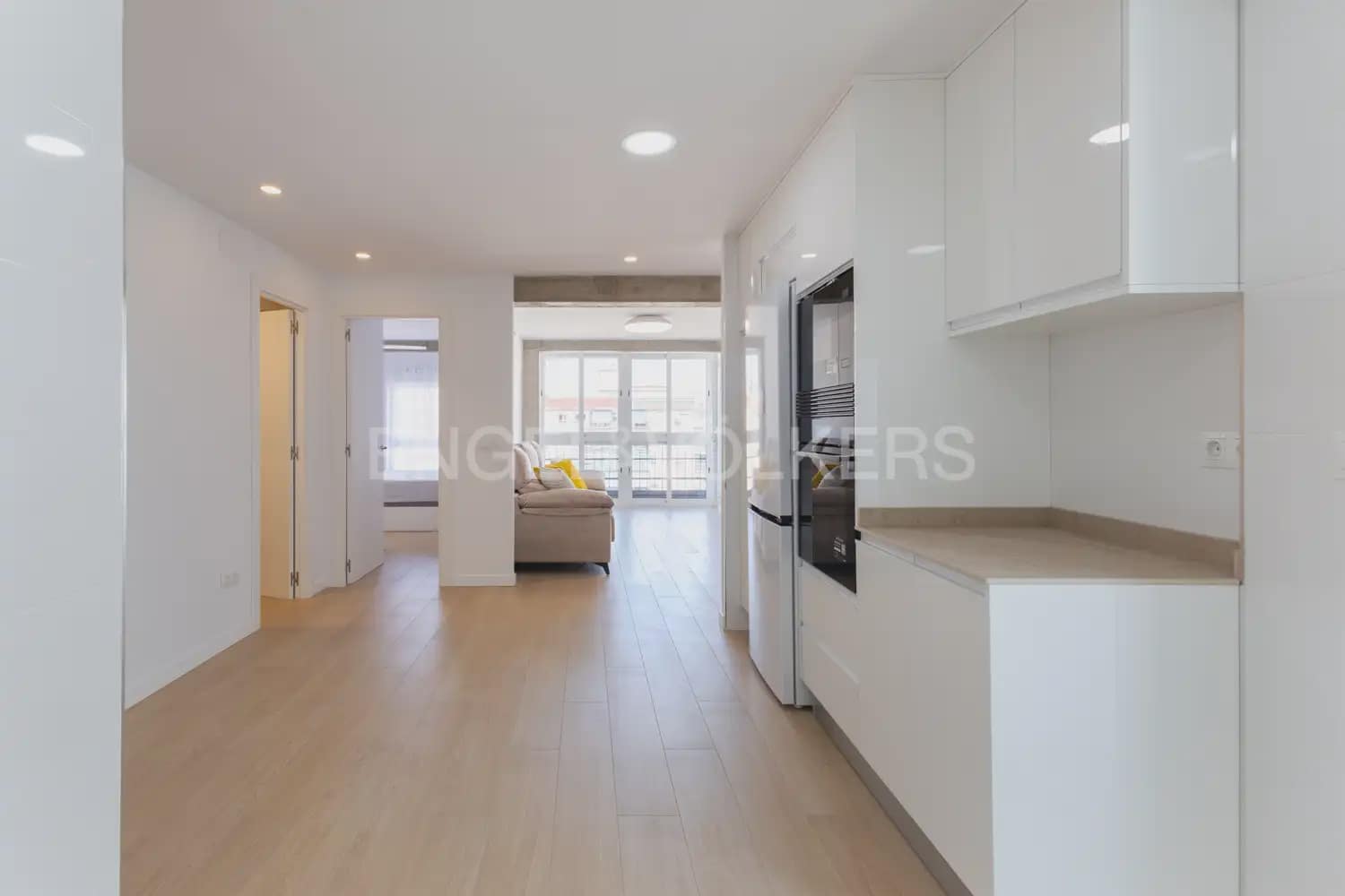 3 sypialnia Mieszkanie do wynajęcia w Miasto Walencja - 1 500 € (Ref: 9968992)