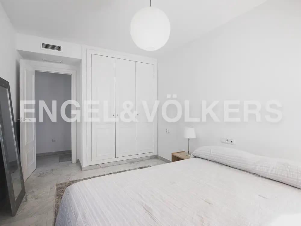 4 soverom Leilighet til leie i Valencia by med garasje - € 4 500 (Ref: 9968993)