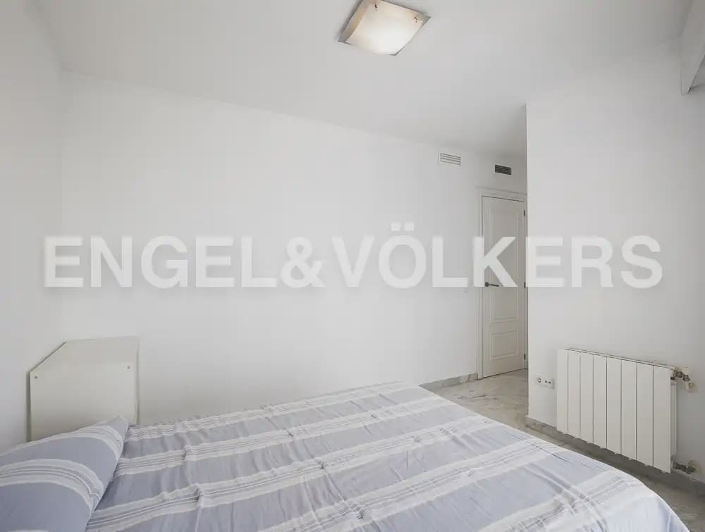 4 soverom Leilighet til leie i Valencia by med garasje - € 4 500 (Ref: 9968993)