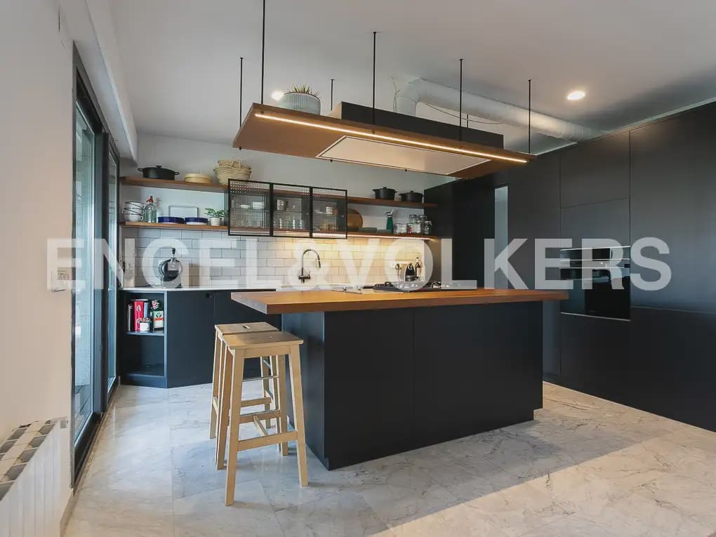 4 soverom Leilighet til leie i Valencia by med garasje - € 4 500 (Ref: 9968993)