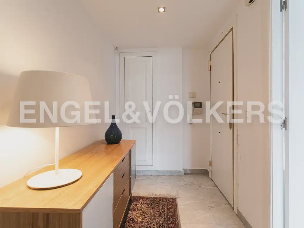 4 soverom Leilighet til leie i Valencia by med garasje - € 4 500 (Ref: 9968993)