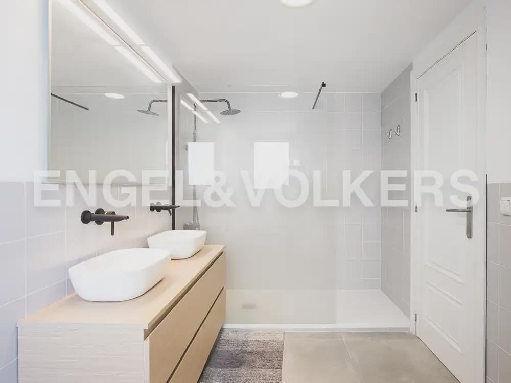 4 soverom Leilighet til leie i Valencia by med garasje - € 4 500 (Ref: 9968993)