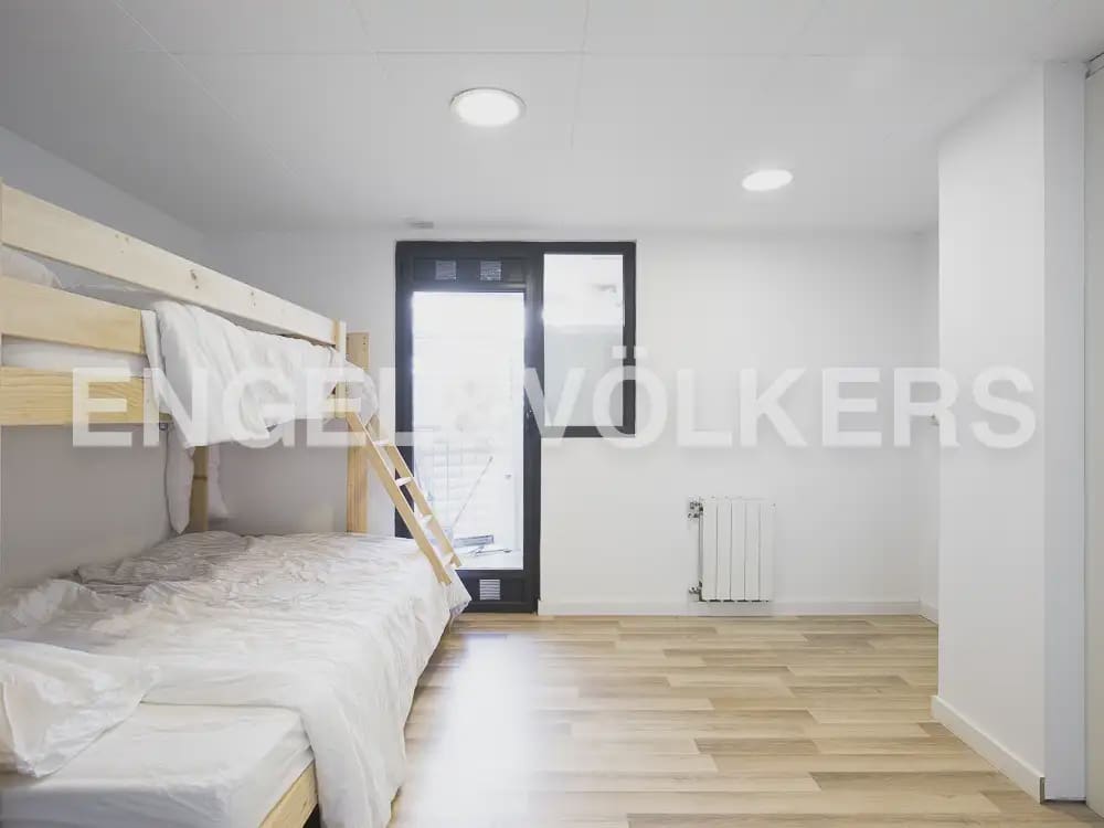 4 soverom Leilighet til leie i Valencia by med garasje - € 4 500 (Ref: 9968993)