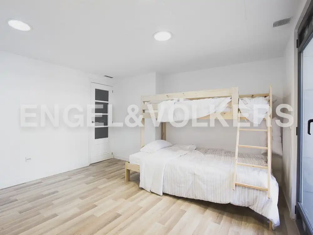 4 soverom Leilighet til leie i Valencia by med garasje - € 4 500 (Ref: 9968993)