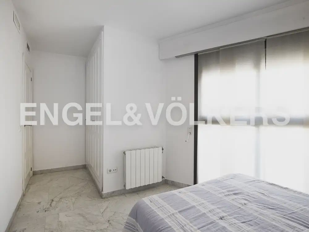 4 soverom Leilighet til leie i Valencia by med garasje - € 4 500 (Ref: 9968993)