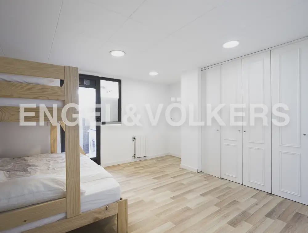 4 soverom Leilighet til leie i Valencia by med garasje - € 4 500 (Ref: 9968993)