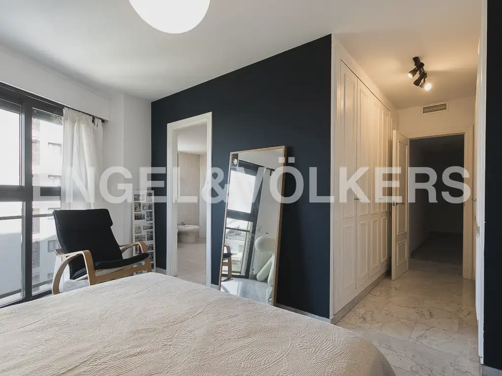 4 soverom Leilighet til leie i Valencia by med garasje - € 4 500 (Ref: 9968993)