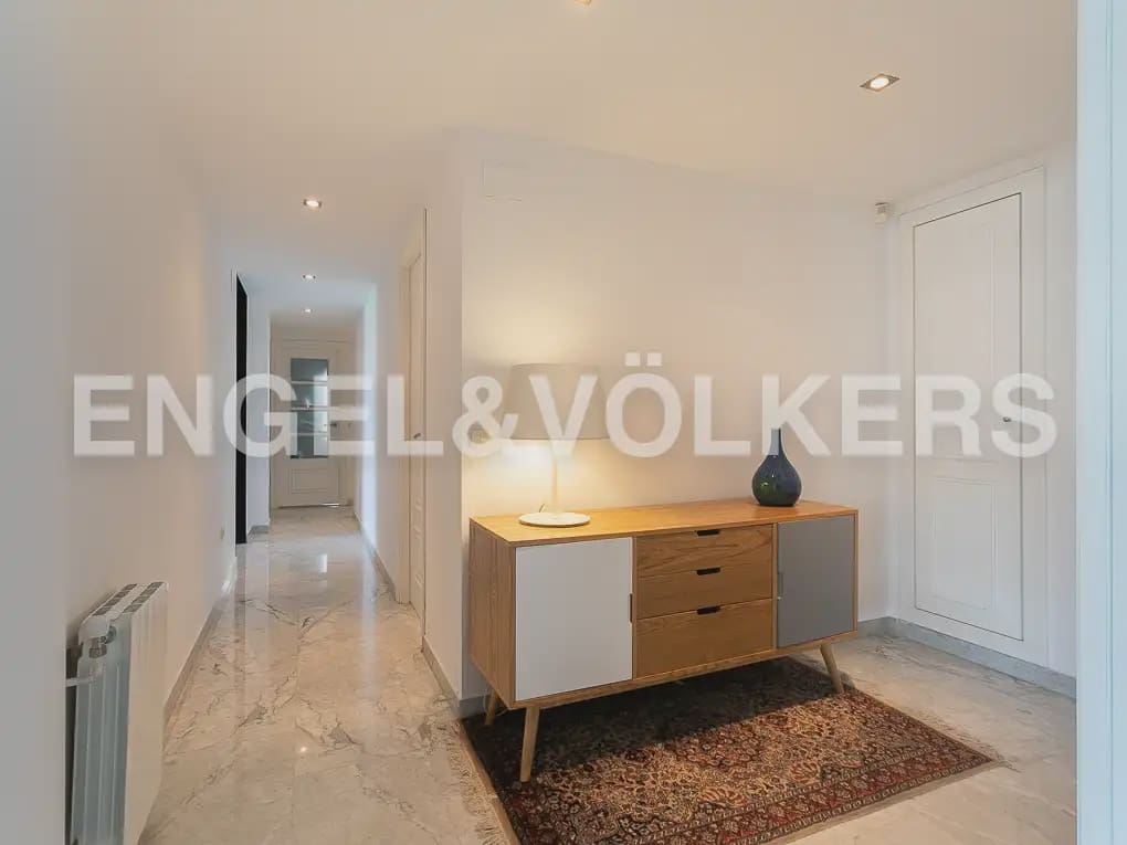 4 soverom Leilighet til leie i Valencia by med garasje - € 4 500 (Ref: 9968993)