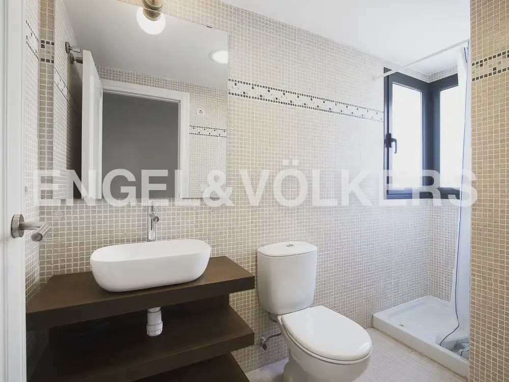 4 soverom Leilighet til leie i Valencia by med garasje - € 4 500 (Ref: 9968993)