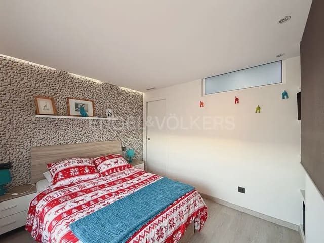3 soverom Leilighet til leie i Nou Moles, Valencia by - € 1 600 (Ref: 9968994)