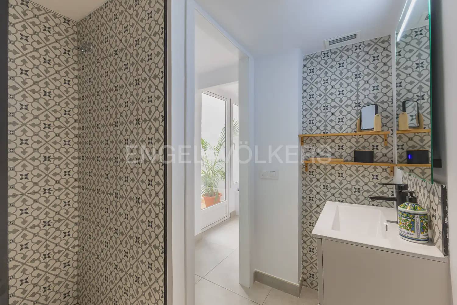 1 soveværelse Lejlighed til leje i Valencia by - € 1.300 (Ref: 9968995)