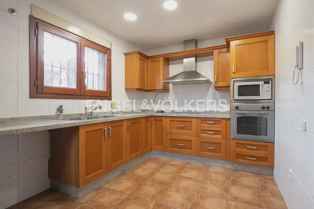 4 soveværelse Villa til leje i L'Eliana med swimmingpool garage - € 2.300 (Ref: 9971654)