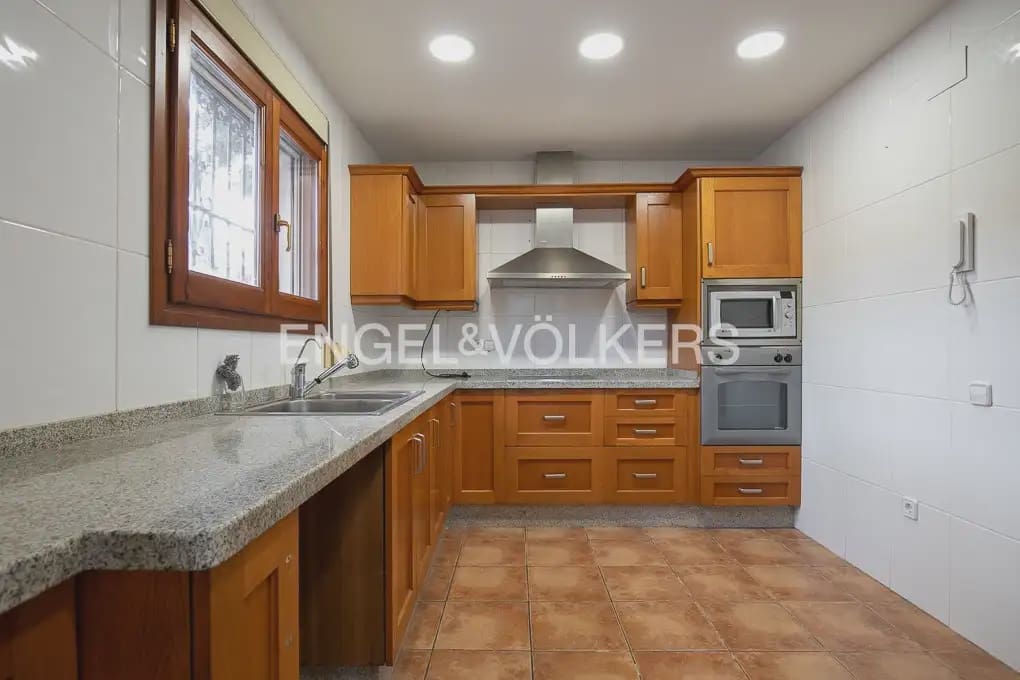 4 soveværelse Villa til leje i L'Eliana med swimmingpool garage - € 2.300 (Ref: 9971654)