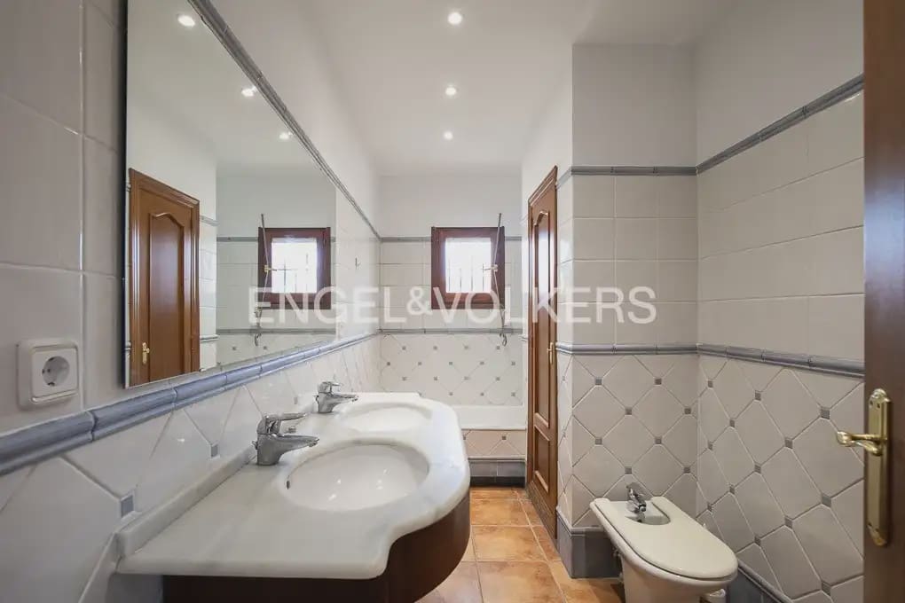 4 soveværelse Villa til leje i L'Eliana med swimmingpool garage - € 2.300 (Ref: 9971654)