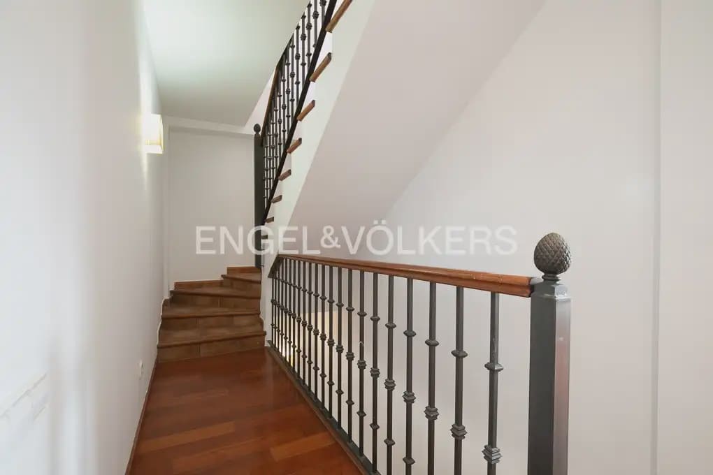 4 soveværelse Villa til leje i L'Eliana med swimmingpool garage - € 2.300 (Ref: 9971654)