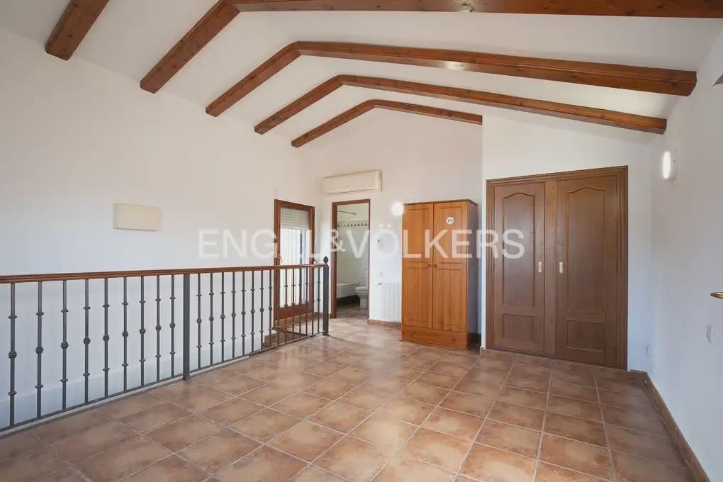 4 soveværelse Villa til leje i L'Eliana med swimmingpool garage - € 2.300 (Ref: 9971654)