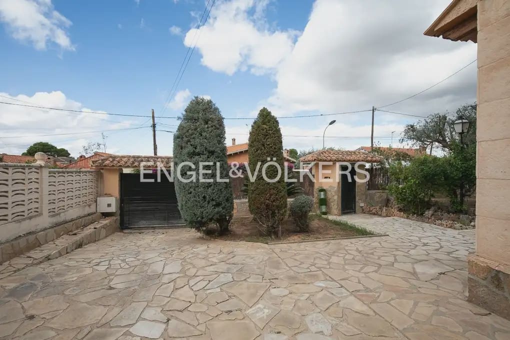 4 soveværelse Villa til leje i L'Eliana med swimmingpool garage - € 2.300 (Ref: 9971654)