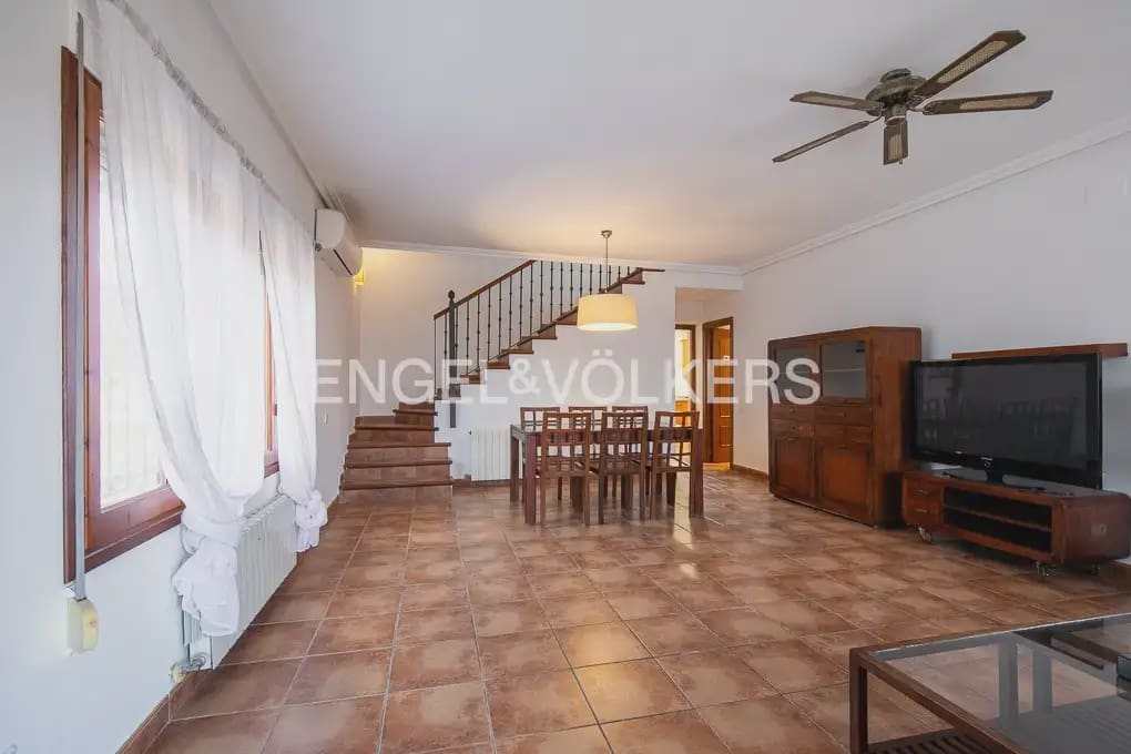 4 soveværelse Villa til leje i L'Eliana med swimmingpool garage - € 2.300 (Ref: 9971654)