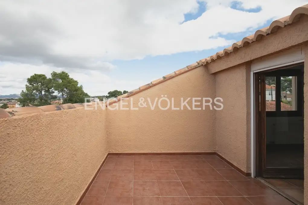 4 soveværelse Villa til leje i L'Eliana med swimmingpool garage - € 2.300 (Ref: 9971654)