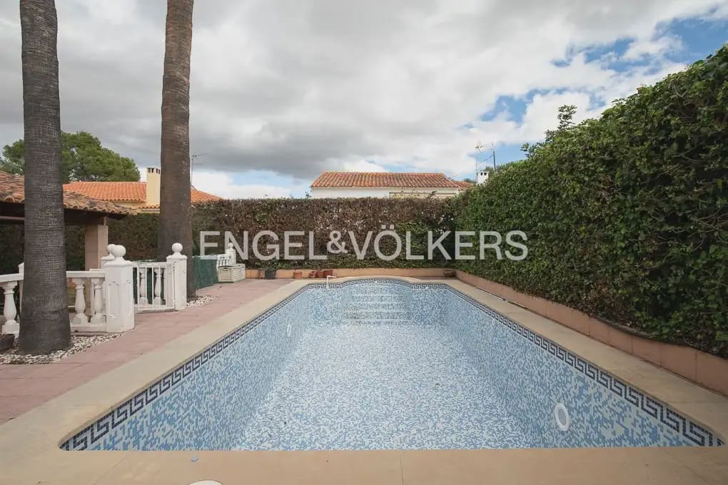 4 soveværelse Villa til leje i L'Eliana med swimmingpool garage - € 2.300 (Ref: 9971654)