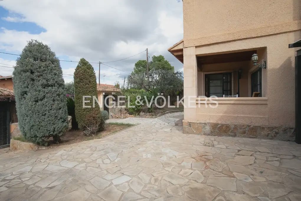 4 soveværelse Villa til leje i L'Eliana med swimmingpool garage - € 2.300 (Ref: 9971654)