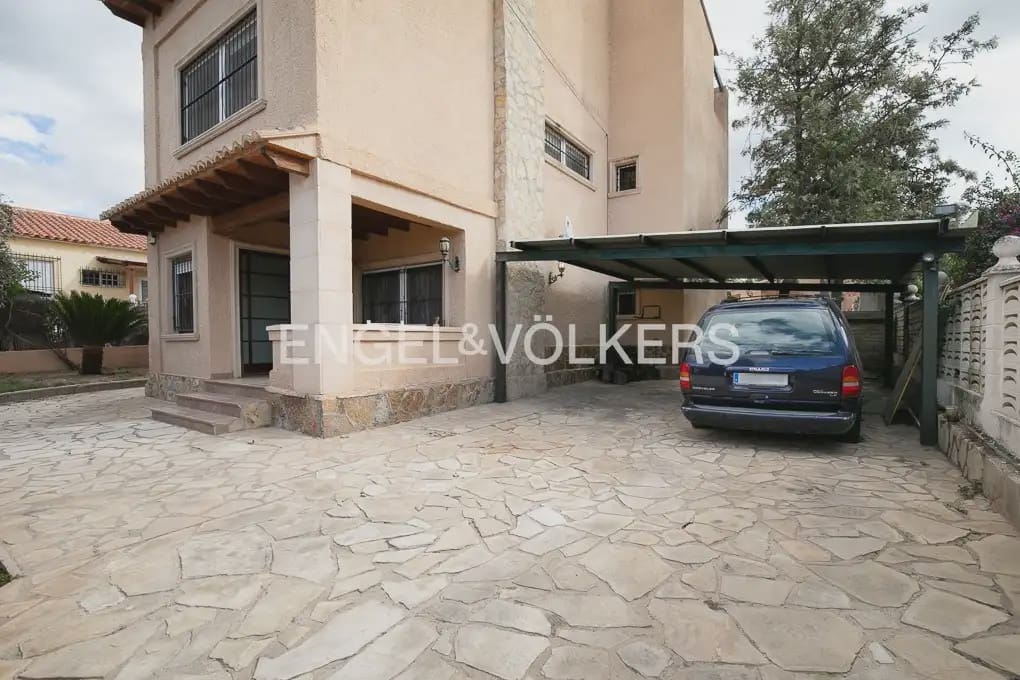 4 soveværelse Villa til leje i L'Eliana med swimmingpool garage - € 2.300 (Ref: 9971654)