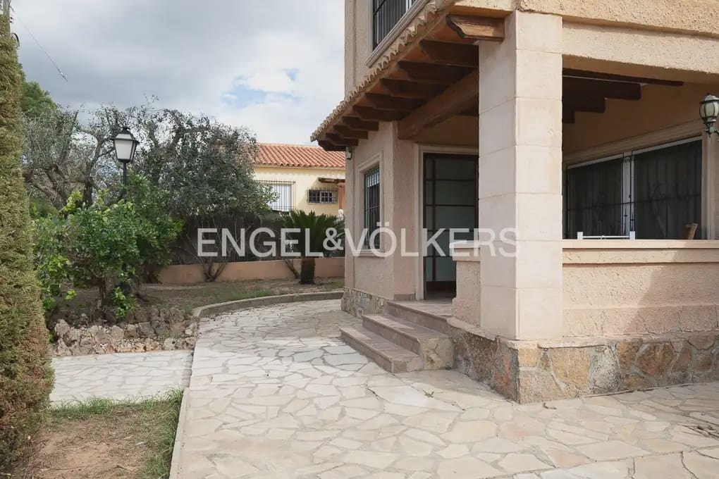 4 soveværelse Villa til leje i L'Eliana med swimmingpool garage - € 2.300 (Ref: 9971654)