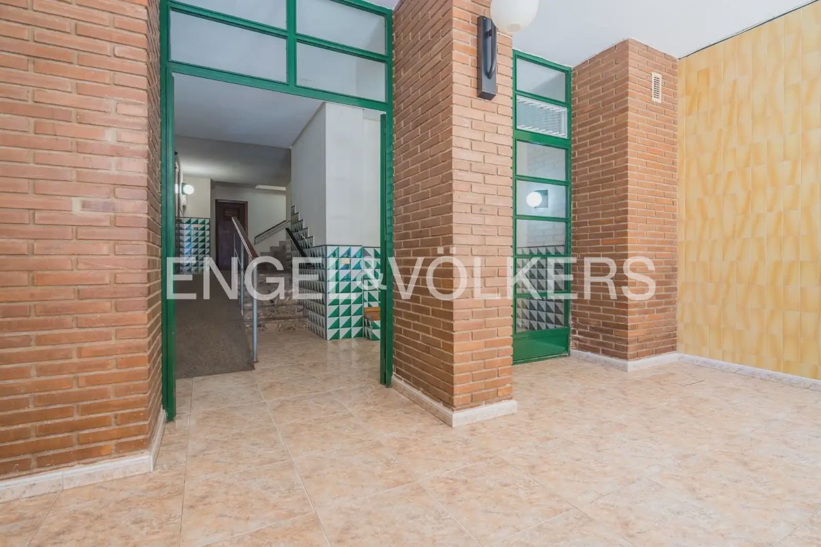 4 bedroom Flat for rent in Sagunto / Sagunt - € 1,250 (Ref: 9972214)