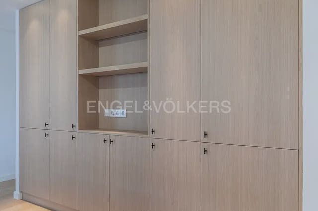 3 soverom Leilighet til leie i Mont-Olivet, Valencia by med garasje - € 1 600 (Ref: 9972326)