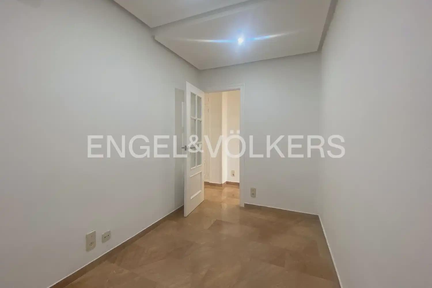 5 bedroom Flat for rent in Valencia city - € 2,000 (Ref: 9973749)