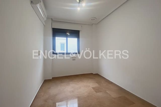 5 quarto Apartamento para arrendar em La Gran Via, Valência cidade - 2 000 € (Ref: 9973749)