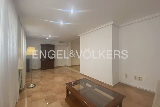 5 quarto Apartamento para arrendar em La Gran Via, Valência cidade - 2 000 € (Ref: 9973749)