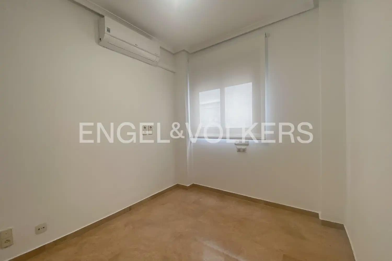 5 bedroom Flat for rent in Valencia city - € 2,000 (Ref: 9973749)