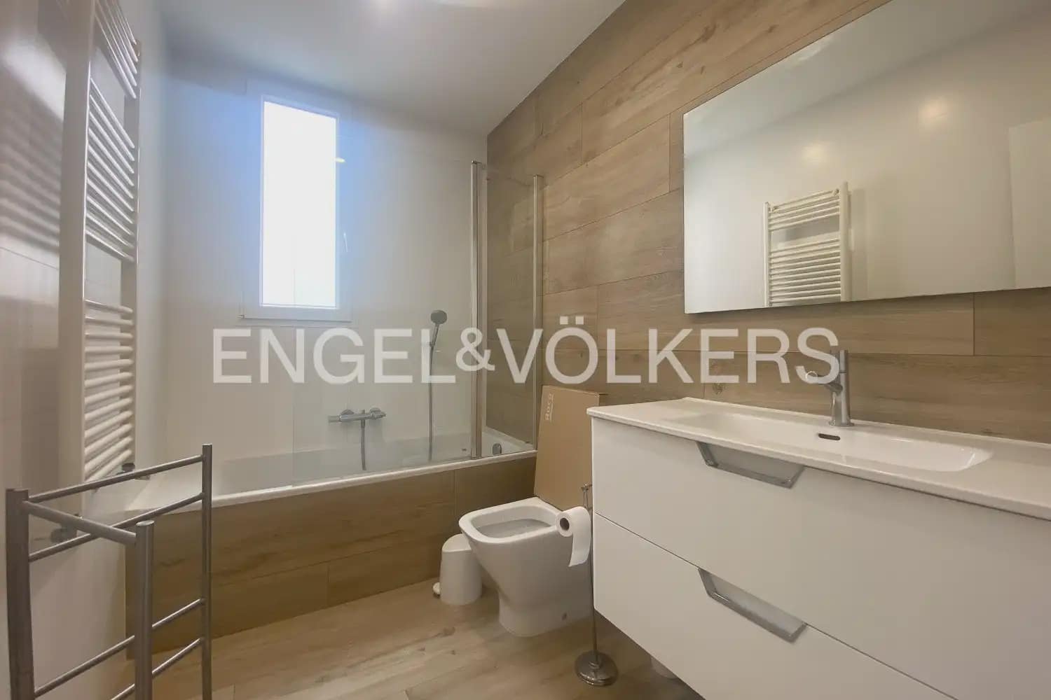 5 bedroom Flat for rent in Valencia city - € 2,000 (Ref: 9973749)