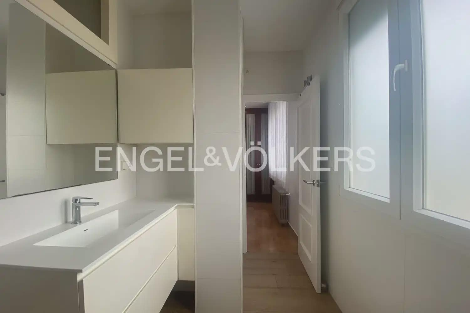5 bedroom Flat for rent in Valencia city - € 2,000 (Ref: 9973749)