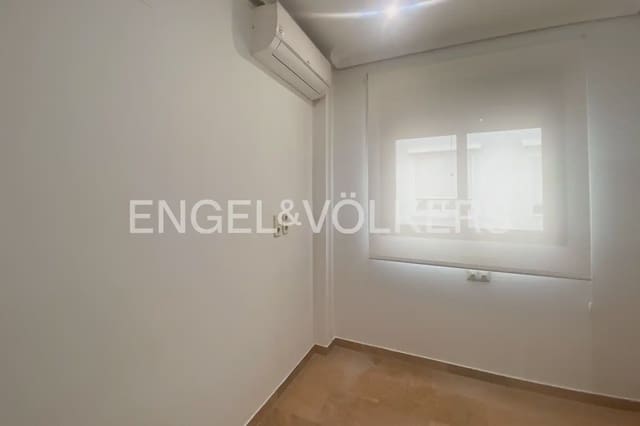 5 quarto Apartamento para arrendar em La Gran Via, Valência cidade - 2 000 € (Ref: 9973749)