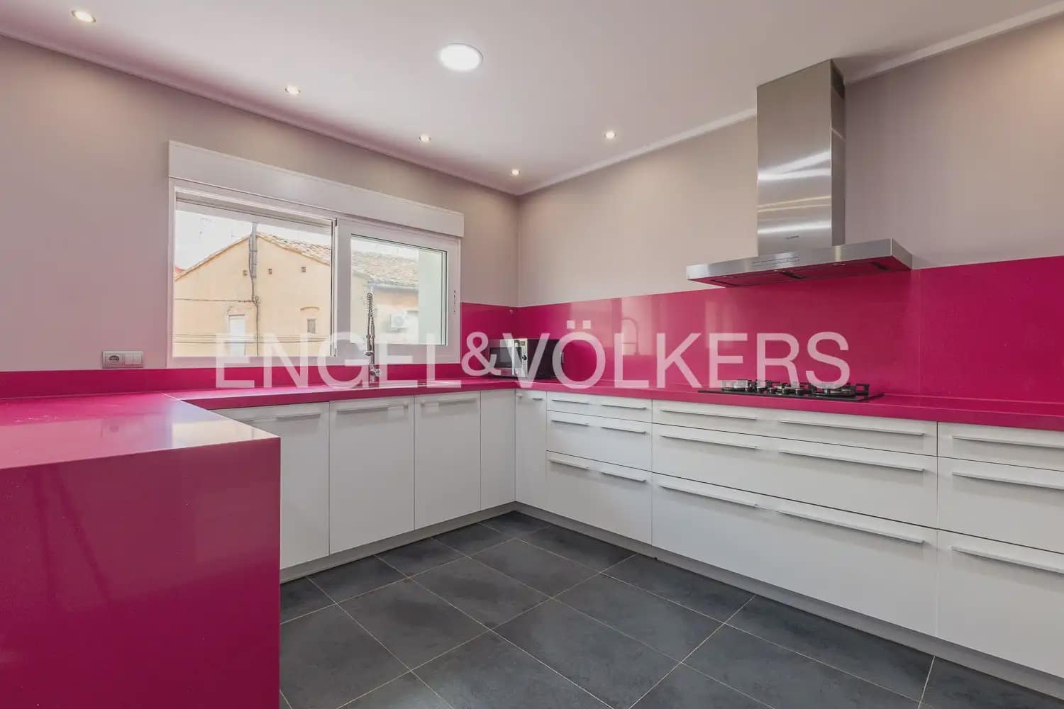 5 slaapkamer Huis te koop in Carcaixent met garage - € 340.000 (Ref: 9973750)