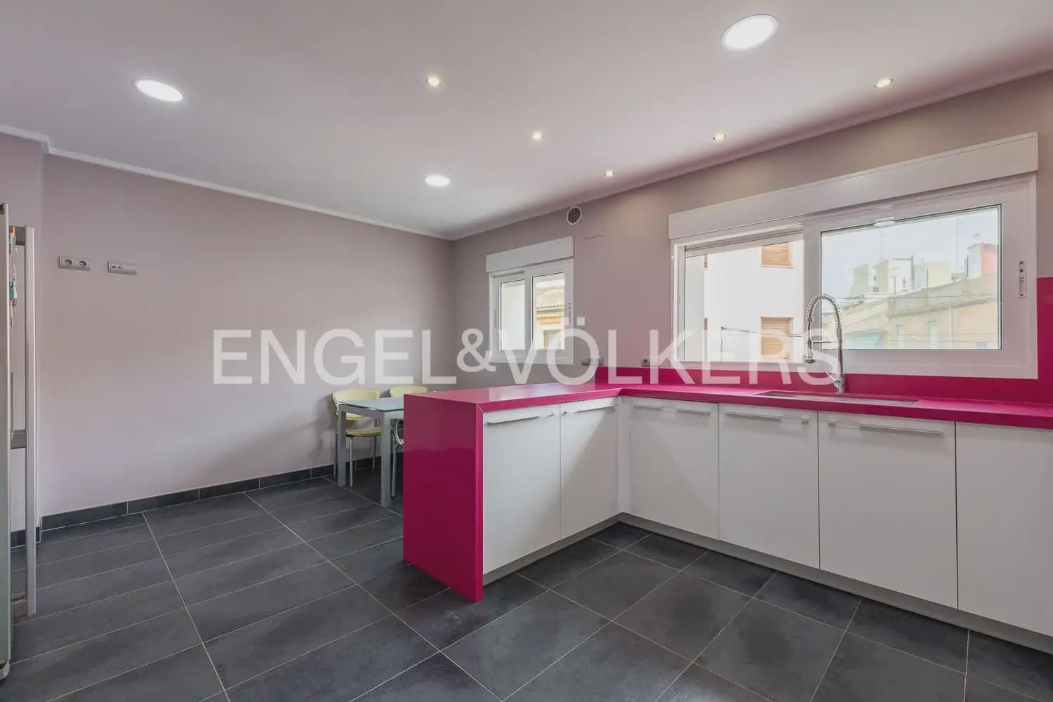 5 slaapkamer Huis te koop in Carcaixent met garage - € 340.000 (Ref: 9973750)