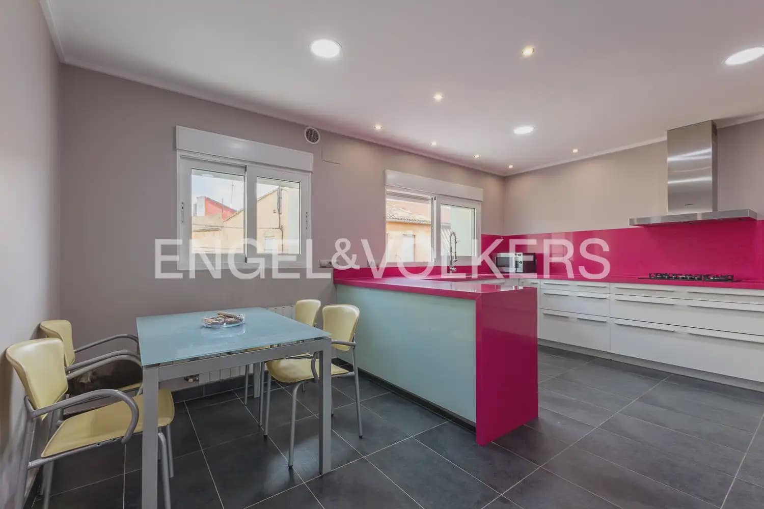 5 slaapkamer Huis te koop in Carcaixent met garage - € 340.000 (Ref: 9973750)