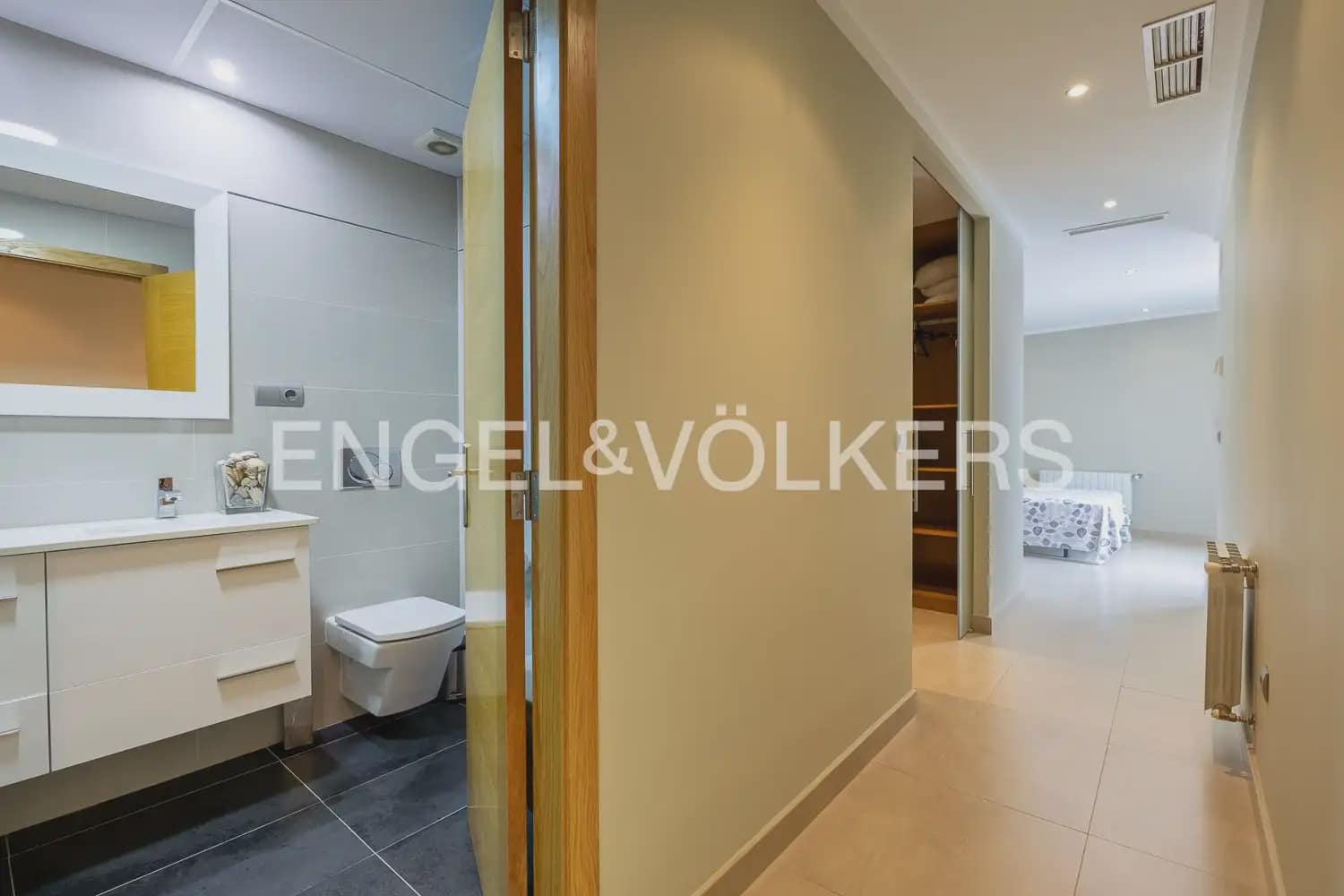 5 slaapkamer Huis te koop in Carcaixent met garage - € 340.000 (Ref: 9973750)