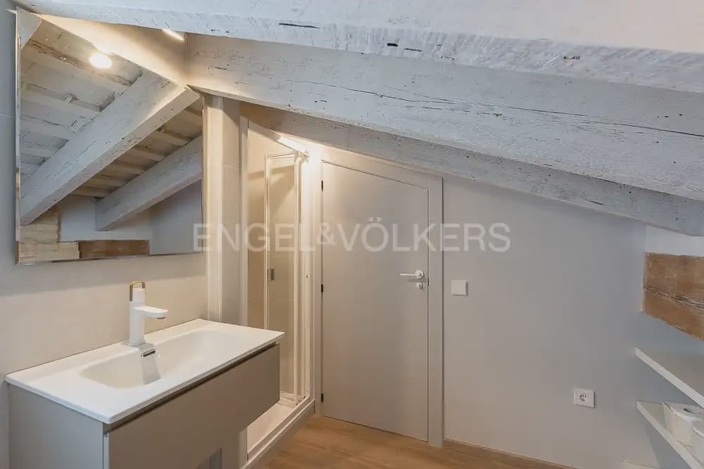 1 soverom Leilighet til leie i Valencia by - € 1 350 (Ref: 9973873)
