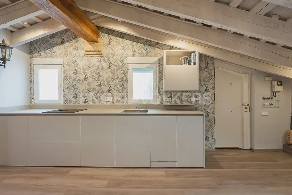1 soverom Leilighet til leie i Valencia by - € 1 350 (Ref: 9973873)