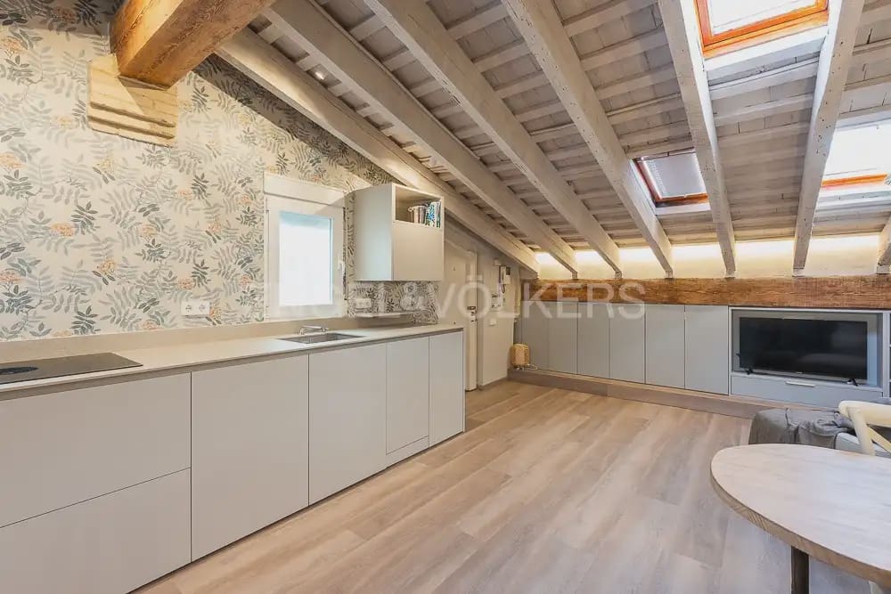 1 soverom Leilighet til leie i Valencia by - € 1 350 (Ref: 9973873)